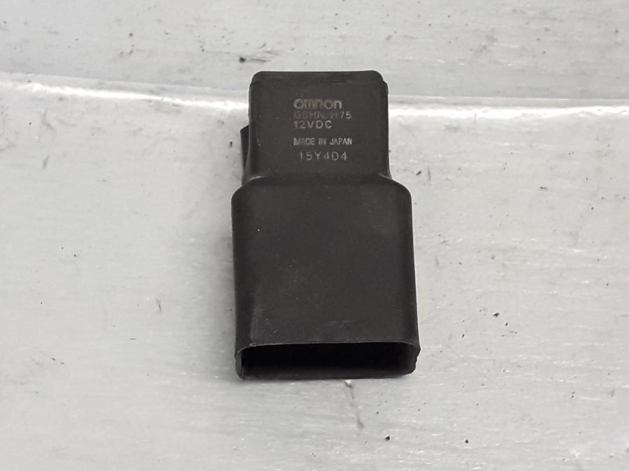 Framsidan på Relä från en Honda CBR 125 R -2005 motorcykel.