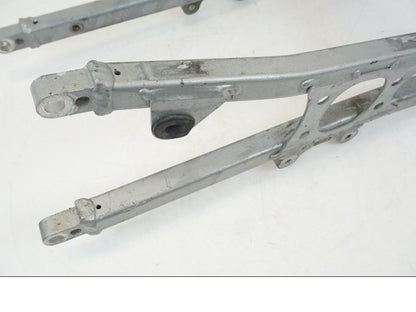 Baksidan på Bakram från en Triumph TT 600 -2002 motorcykel.