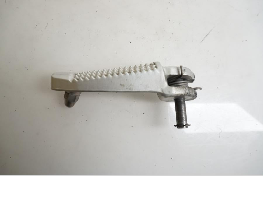 Framsidan på Fotpinne från en BMW K 1200 S -2007 motorcykel.