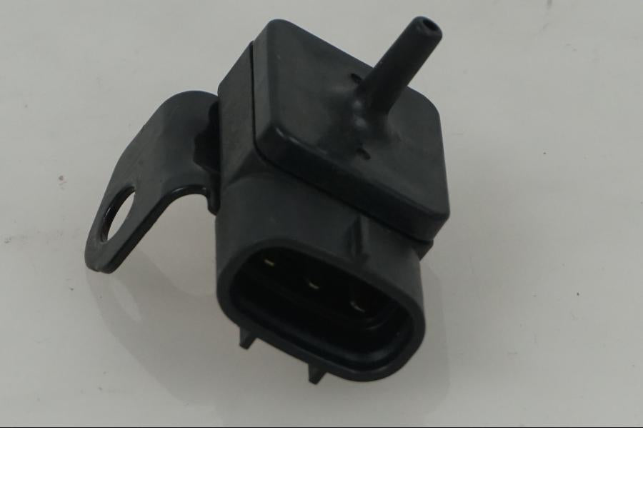 Höger sida på Mapsensor från en Suzuki SV 1000 -2005 motorcykel.