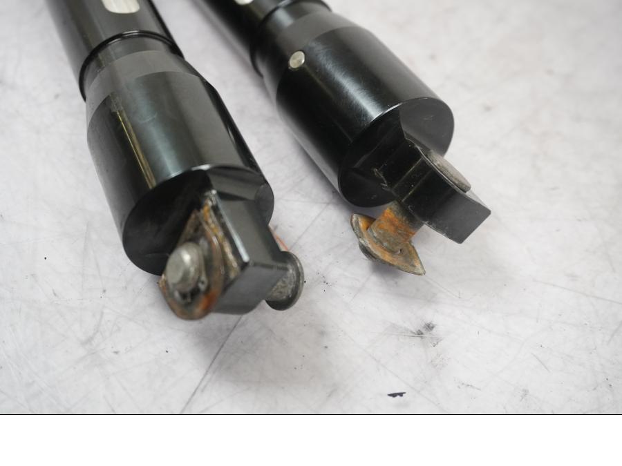 Vänster sida på Fotpinne från en H-D Touring Street Glide FLHX -2009 motorcykel.