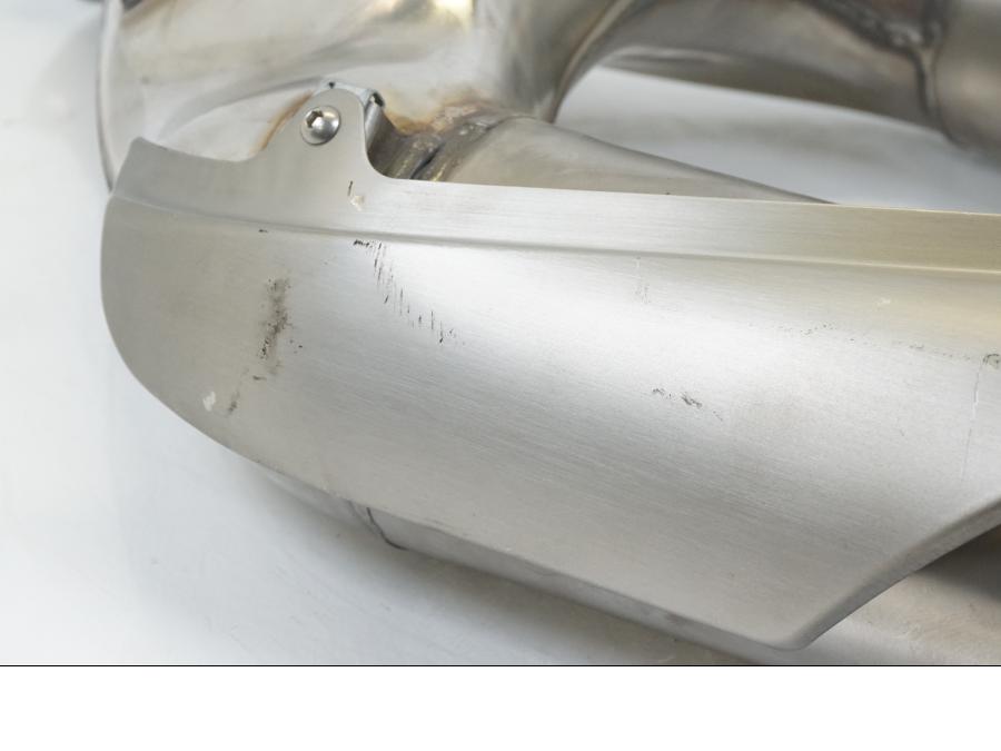 Extrabild1 på Ljuddämpare från en KTM 990 Super Duke -2005 motorcykel.