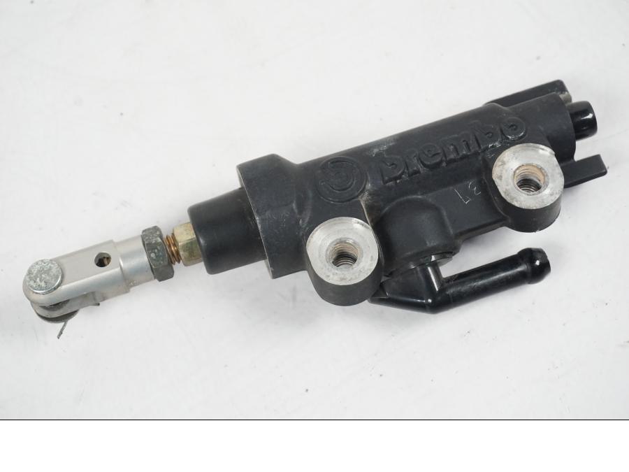 Framsidan på Bromshuvudcylinder från en Yamaha YZF 1000 R1 -2007 motorcykel.