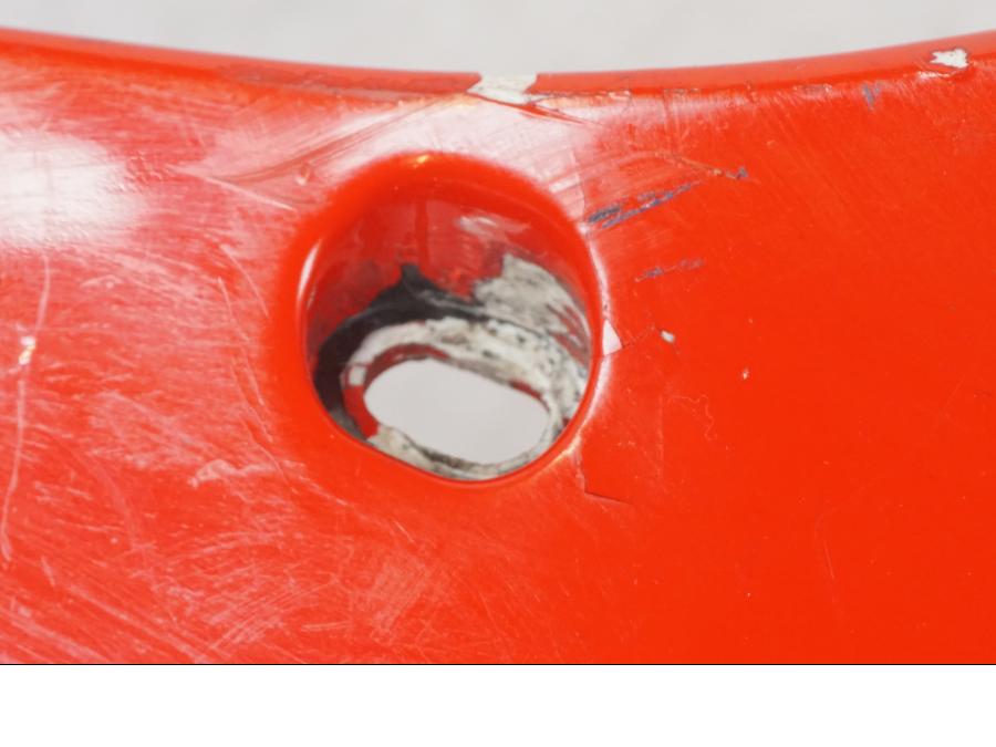 Snett nerifrån på Magkåpa från en Ducati 750 SS -2000 motorcykel.