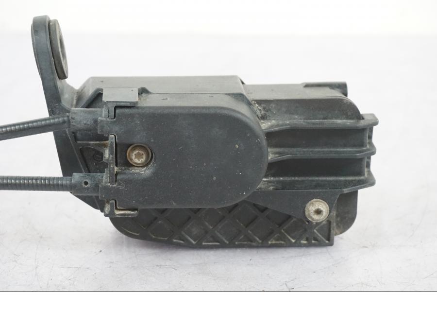 Baksidan på Avgasspjällmotor från en BMW R 1200 GSA -2012 motorcykel.