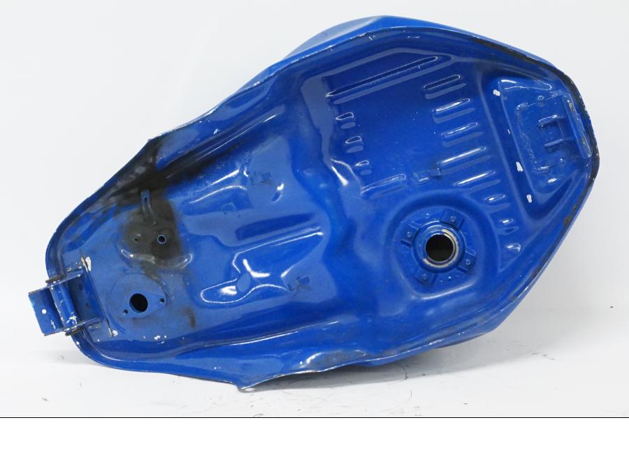 Snett nerifrån på Bensintank från en Honda VFR 750 -1990 motorcykel.