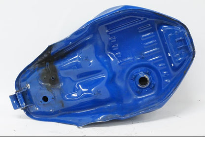 Snett nerifrån på Bensintank från en Honda VFR 750 -1990 motorcykel.