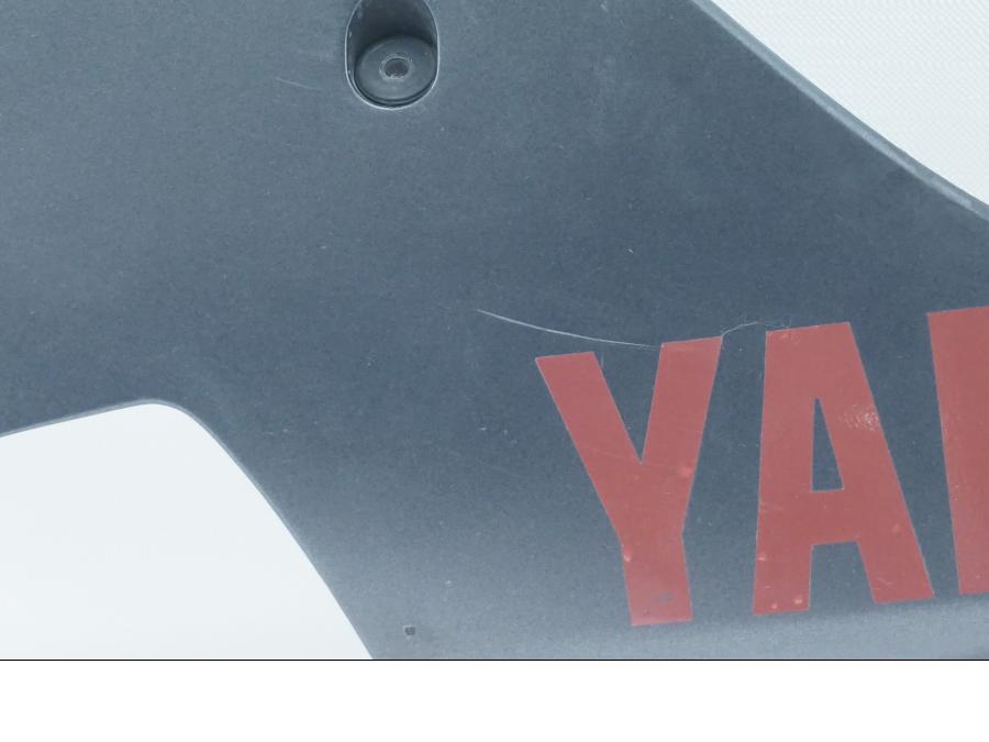 Höger sida på Magkåpa från en Yamaha YZF 1000 R1 -2002 motorcykel.