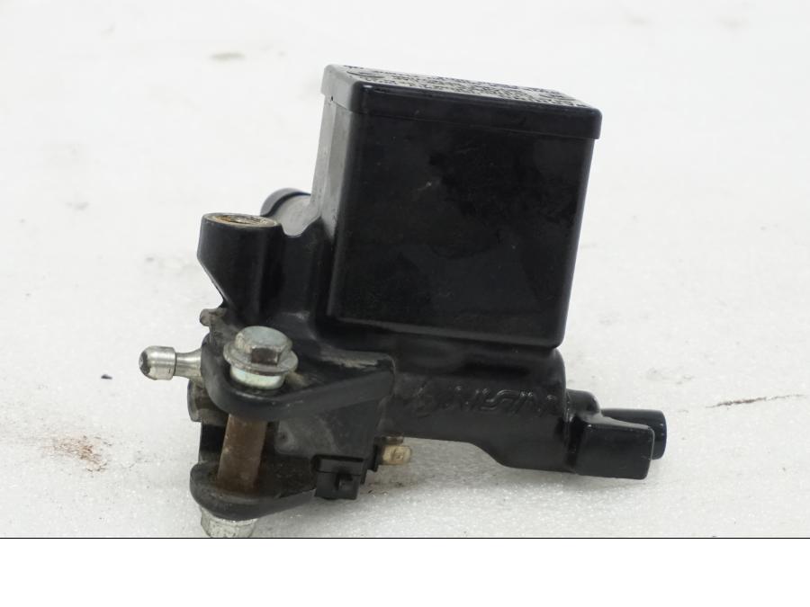 Framsidan på Bromshuvudcylinder från en Honda XL 1000 V -2008 motorcykel.