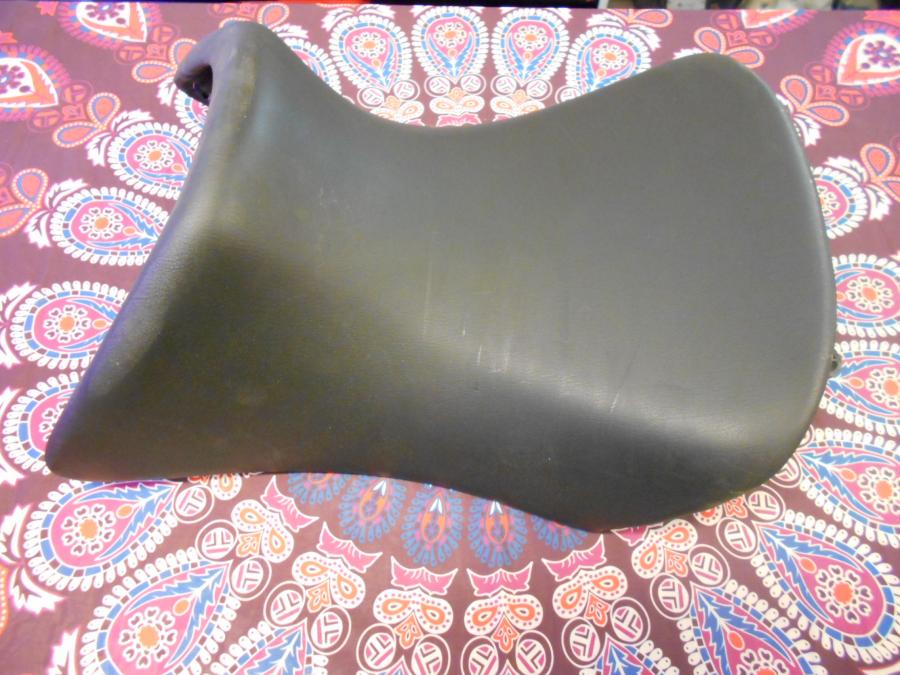 Baksidan på Sadel från en BMW R 1200 RT -2010 motorcykel.