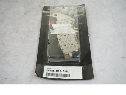 Framsidan på Bromsbelägg från en Honda FJS 600 Silverwing -2003 scooter.