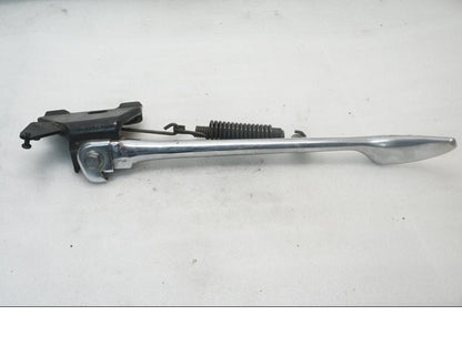 Framsidan på Sidostöd från en Yamaha XVS 650 -2000 motorcykel.