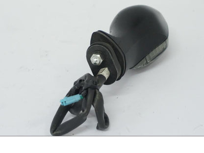 Snett nerifrån på Blinkers från en Honda CB 500 X -2015 motorcykel.