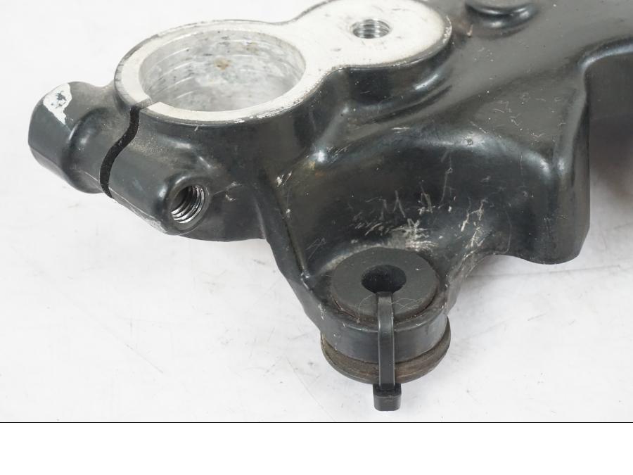 Baksidan på Gaffelkrona från en Suzuki GSX 550 EF -1985 motorcykel.