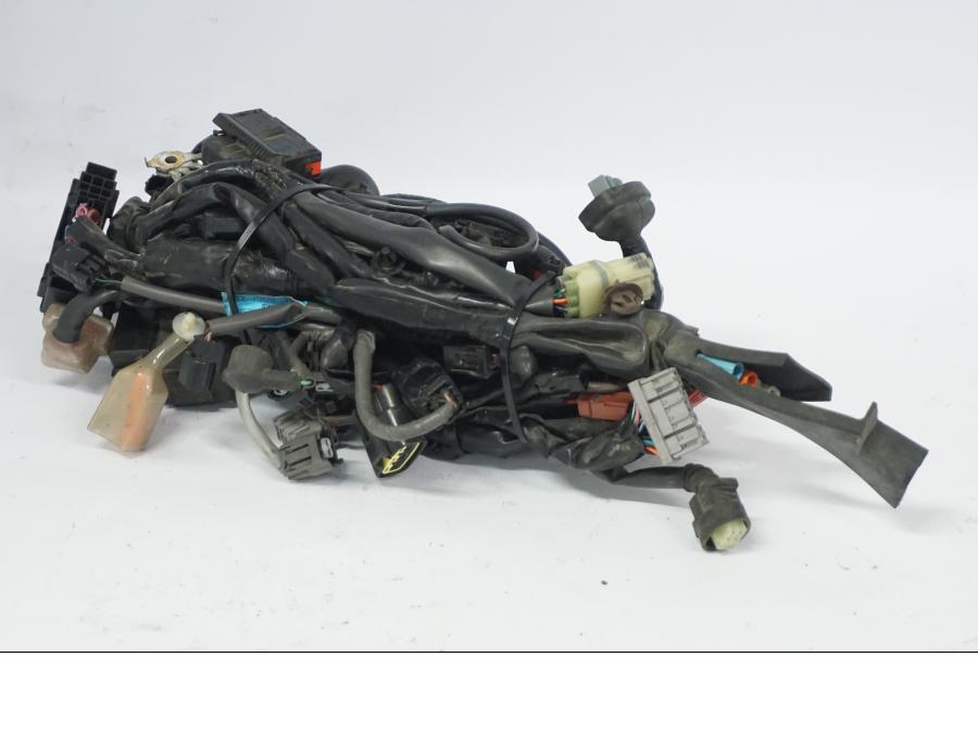 Snett nerifrån på Kabelstam från en Honda CB 500 X -2015 motorcykel.