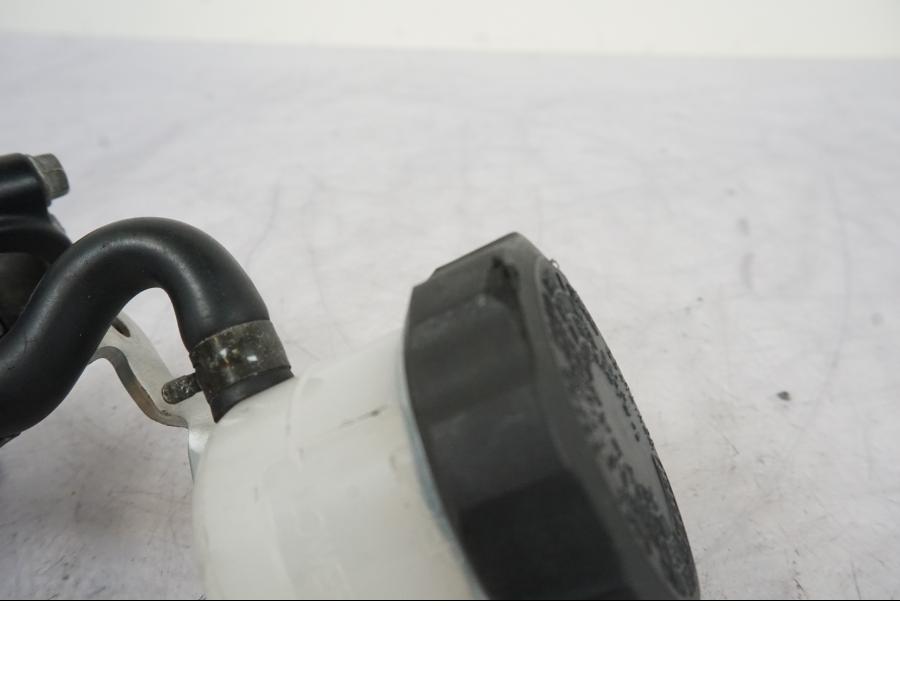 Extrabild3 på Bromshuvudcylinder från en Suzuki GSX-R 1000 -2005 motorcykel.