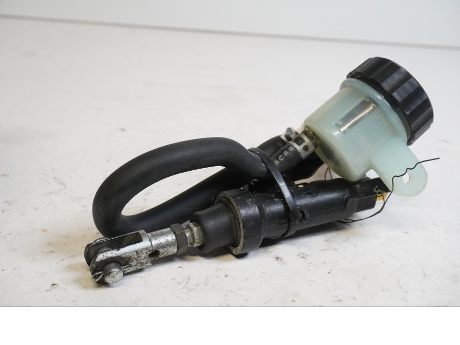 Framsidan på Bromshuvudcylinder från en Yamaha TDM 900 -2008 motorcykel.