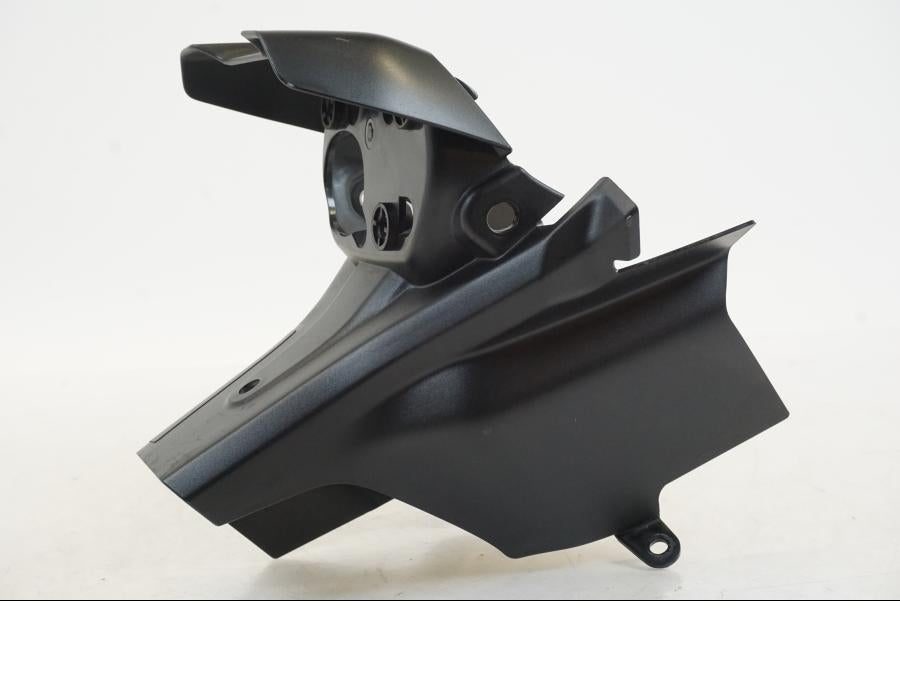 Snett uppifrån på Instrumentkåpa från en Yamaha YZF R7 -2022 motorcykel.