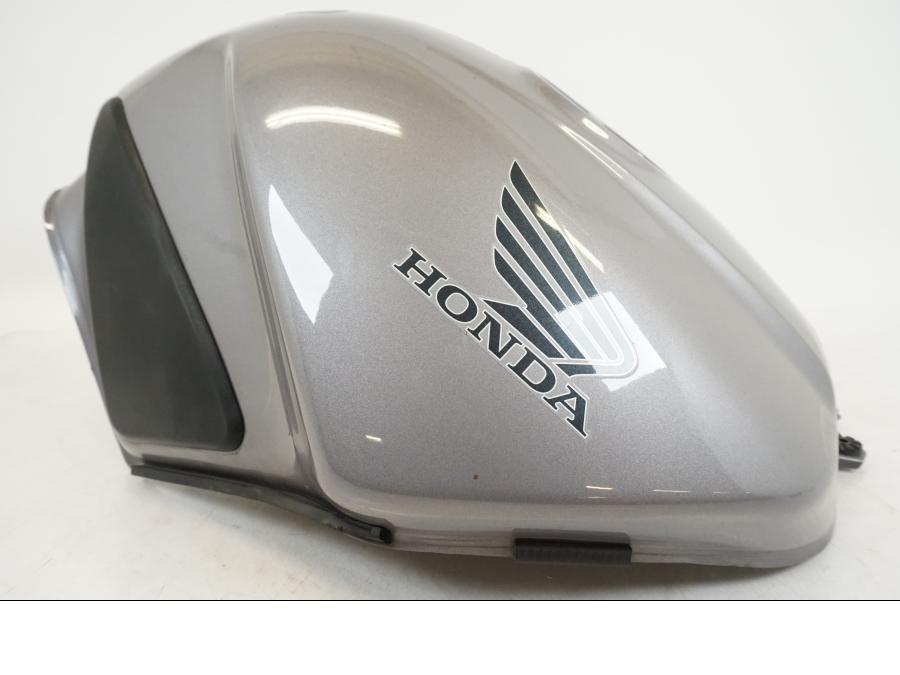 Extrabild3 på Bensintank från en Honda ST 1300 -2002 motorcykel.