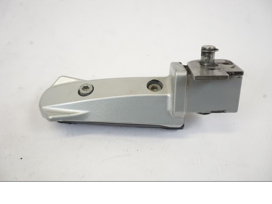 Vänster sida på Fotpinne från en BMW R 1150 RS -2003 motorcykel.