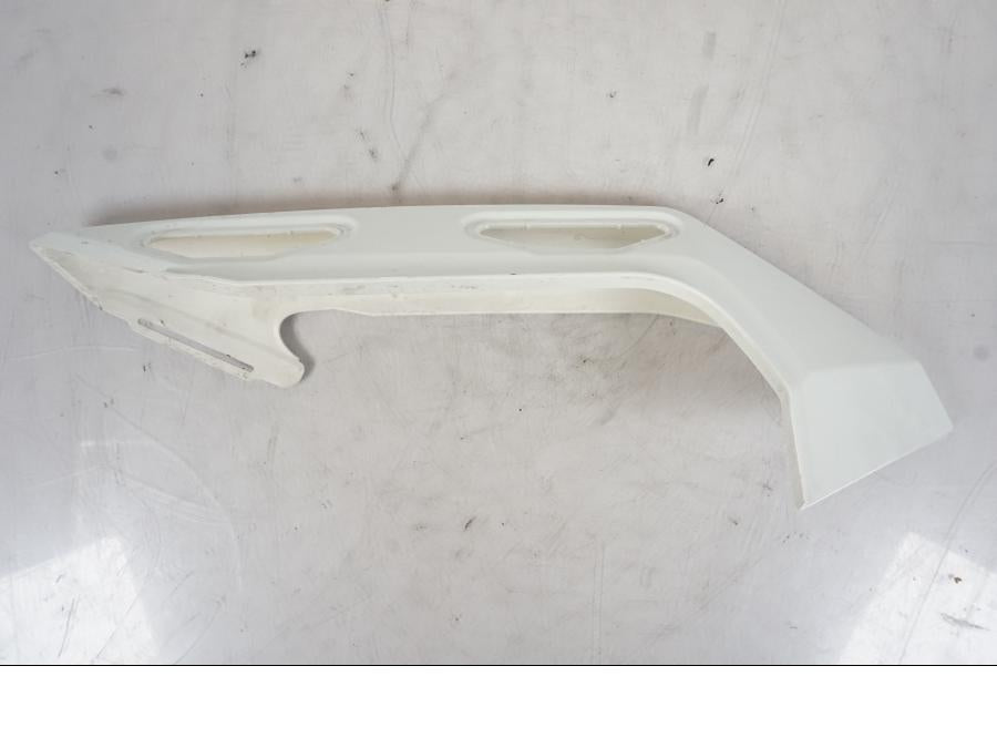 Vänster sida på Bakvinge från en KTM 1290 Super Duke -2019 motorcykel.