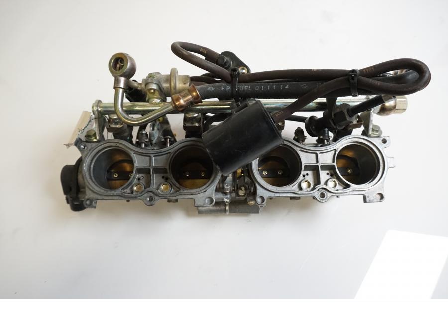 Baksidan på Spjällhus från en Honda CB 900 F Hornet -2002 motorcykel.