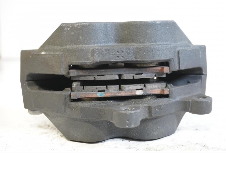 Höger sida på Bromsok från en Kawasaki Versys 1000 -2012 motorcykel.