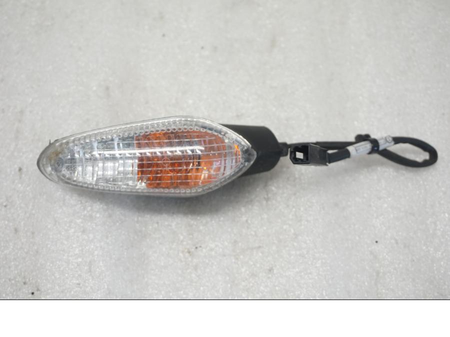 Höger sida på Blinkers från en Ducati Monster 796 -2013 motorcykel.