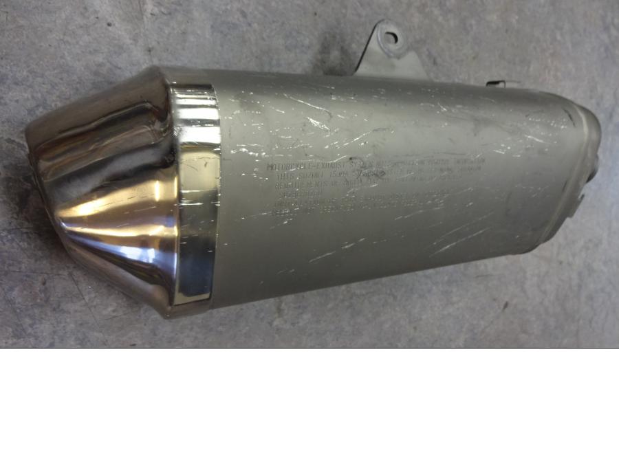 Baksidan på Ljuddämpare från en Suzuki GSX-R 750 -2015 motorcykel.