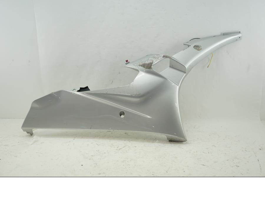 Framsidan på Sidkåpa från en Yamaha YZF R6 -2007 motorcykel.