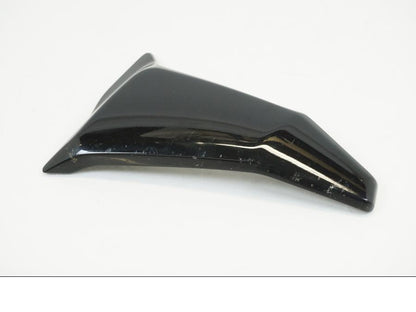 Framsidan på Vattenkylkåpa från en Ducati Hypermotard -2020 motorcykel.