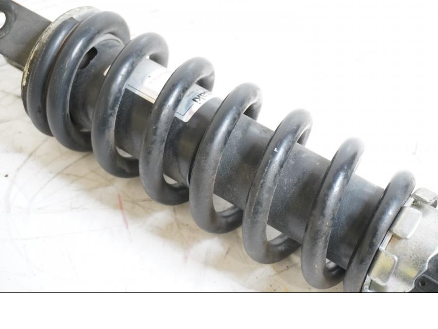 Höger sida på Stötdämpare från en Kawasaki VN 900 -2008 motorcykel.