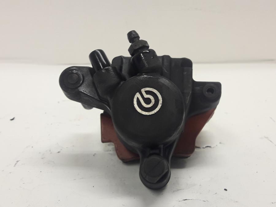 Framsidan på Bromsok från en BMW F 650 GS -2009 motorcykel.