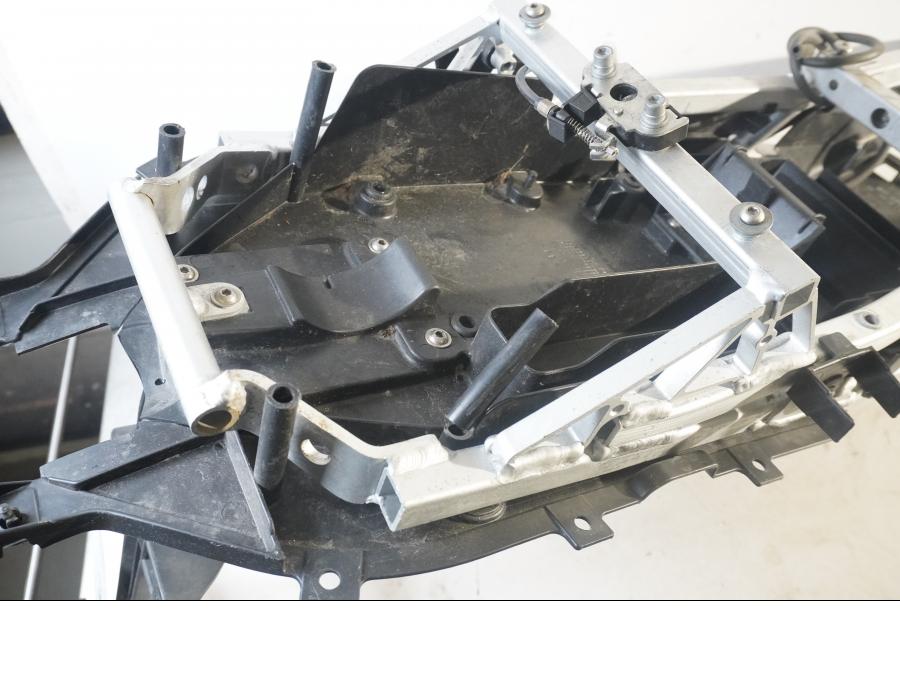 Baksidan på Bakram från en Aprilia RSV 1000 -2008 motorcykel.