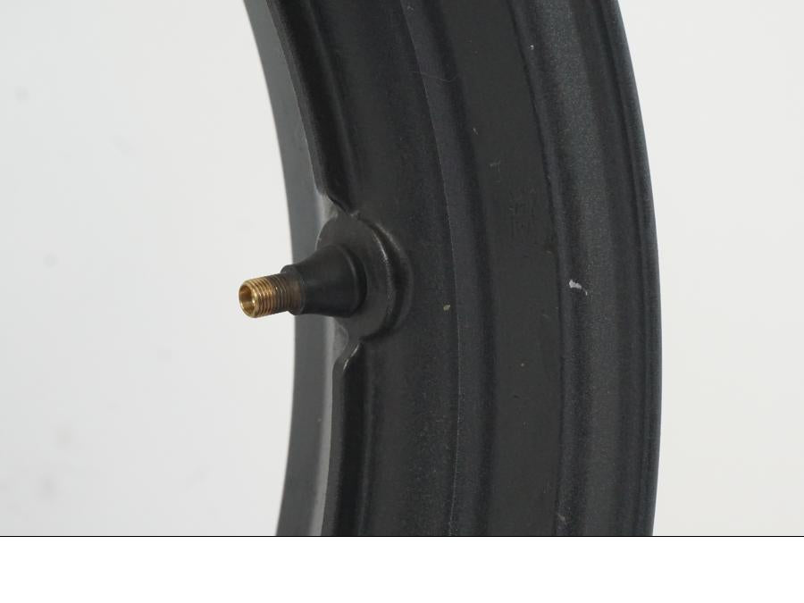 Snett uppifrån på Fälg från en Honda VTR 1000 F -1997 motorcykel.