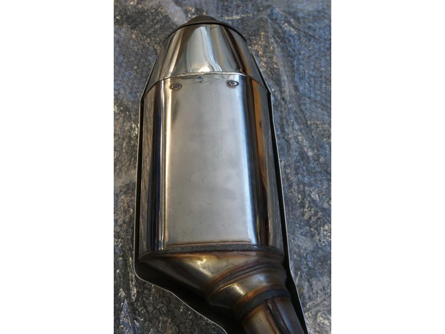 Höger sida på Ljuddämpare från en Honda CBR 600 RR -2004 motorcykel.