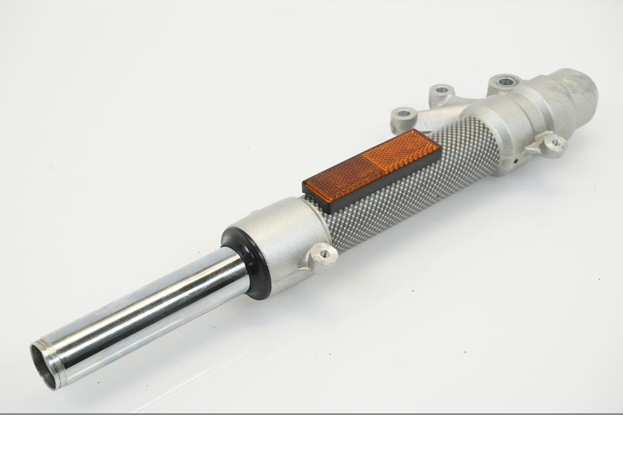 Snett uppifrån på Gaffelben från en Yamaha NS50F Aerox 4 -2017 moped.