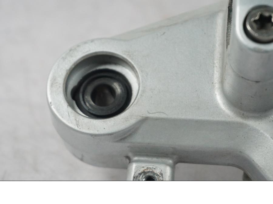 Höger sida på Gaffelkrona från en BMW R 1200 R -2007 motorcykel.