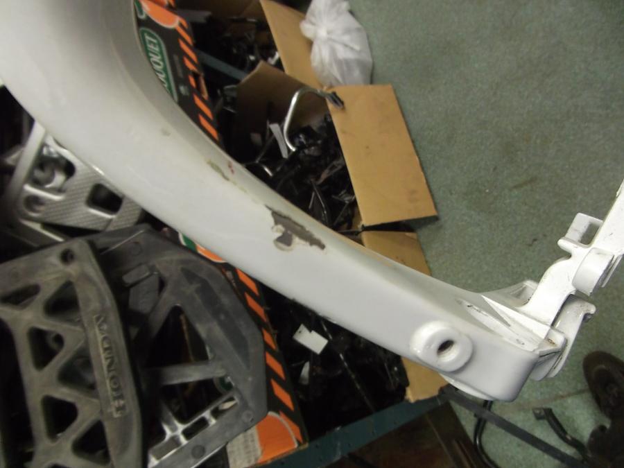 Höger sida på Passagerarhandtag från en Honda CBR 1000 F -1989 motorcykel.