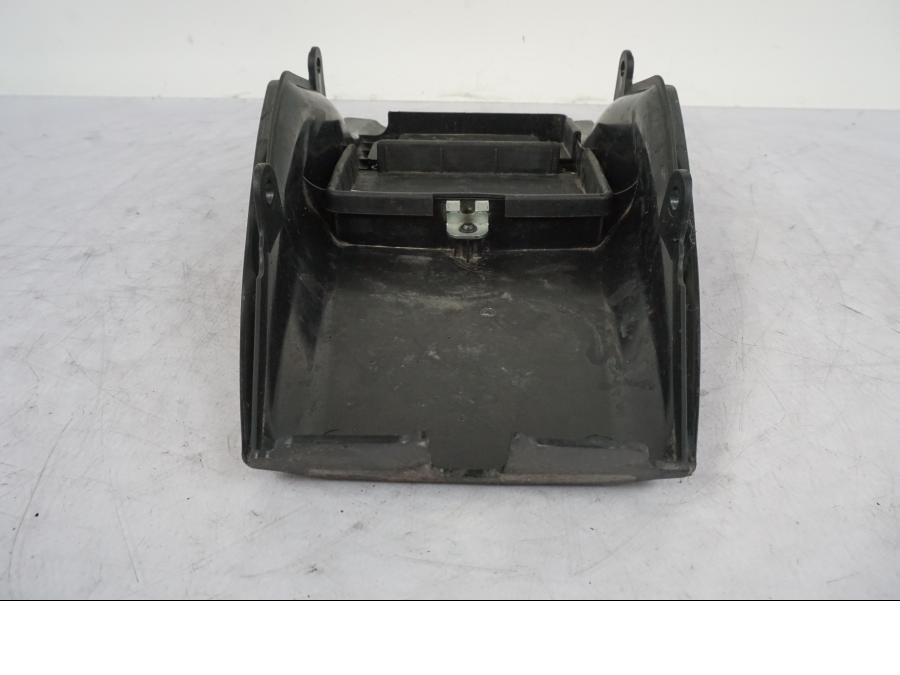 Framsidan på Undertail från en KTM 690 Duke -2014 motorcykel.