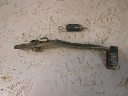 Baksidan på Bromspedal från en Honda CBR 125 R -2006 motorcykel.