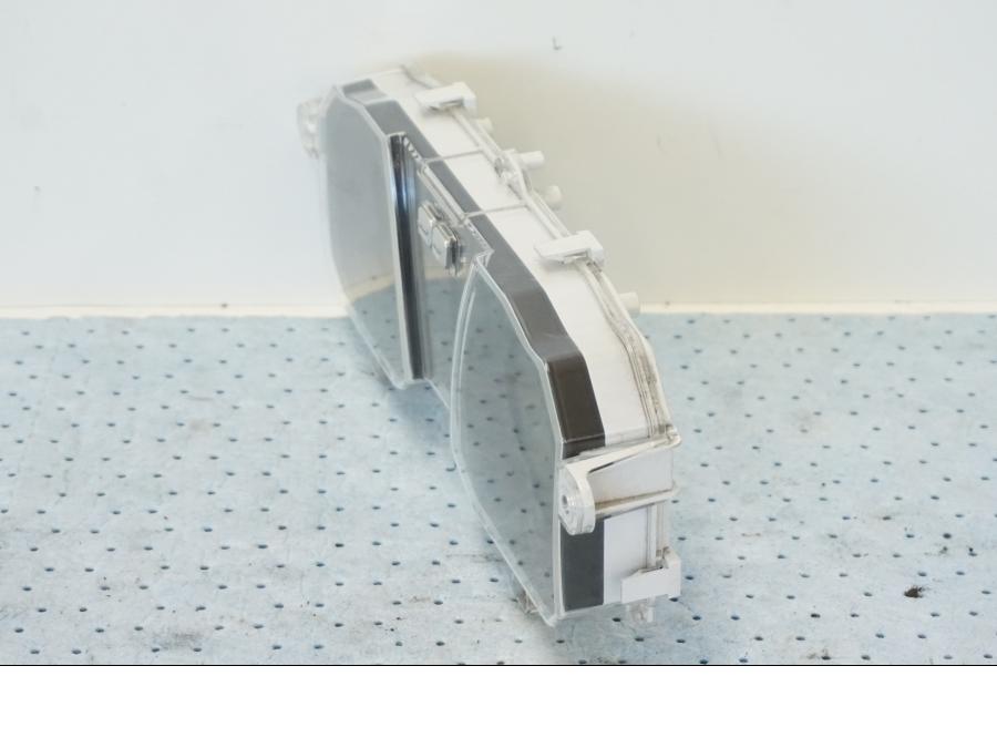 Vänster sida på Instrumentpanel från en Yamaha X-Max 250 -2016 scooter.