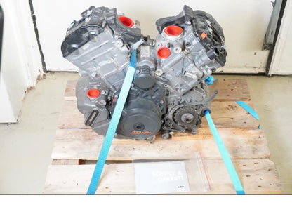 Framsidan på Motor från en KTM 1290 Super Adventure R -2018 motorcykel.