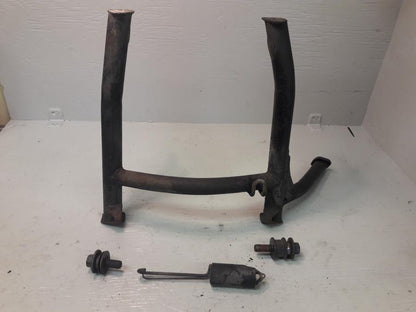 Framsidan på Centralstöd från en Honda VFR 800 -2000 motorcykel.