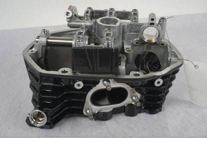 Vänster sida på Topplock från en BMW R 1250 GS -2023 motorcykel.