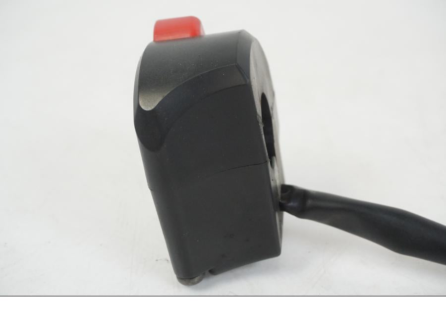 Vänster sida på Styrelreglage från en KTM 990 SM -2009 motorcykel.