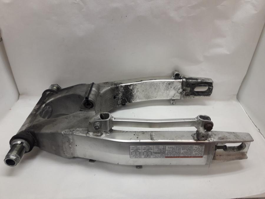 Baksidan på Sving från en Suzuki GSX-R 600 -1998 motorcykel.