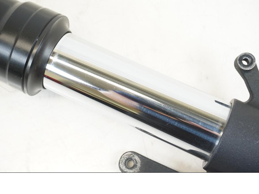 Snett uppifrån på Gaffelben från en Suzuki GSX-R 750 -2008 motorcykel.