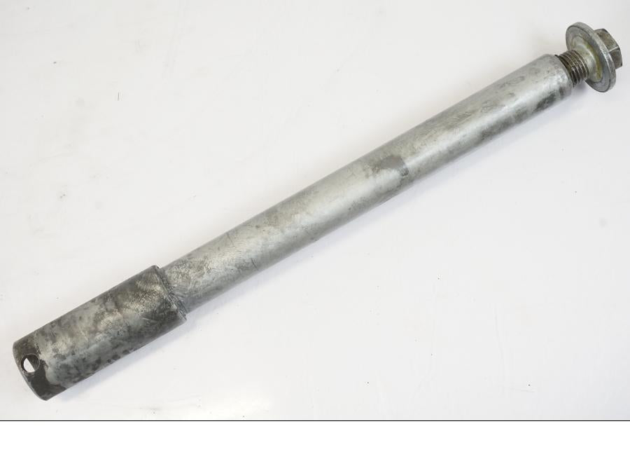 Framsidan på Axel från en BMW R 1150 RS -2003 motorcykel.