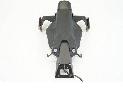 Snett uppifrån på Skylthållare från en Kawasaki NINJA 400 -2020 motorcykel.